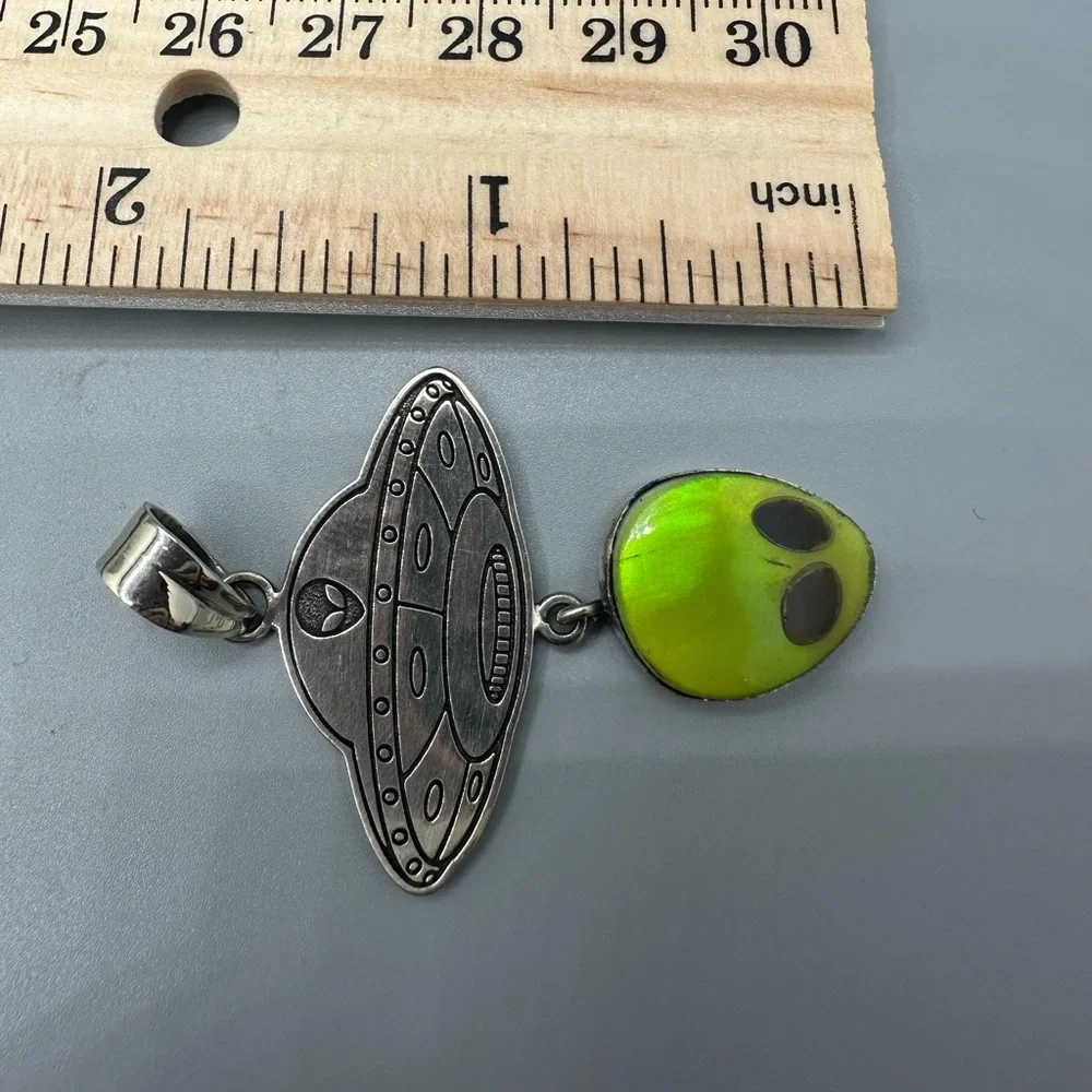👽 Sterling Silver 925 Green Opal Alien Spaceship 🛸 Necklace Pendant Handmade UFO - Picture 7 of 7